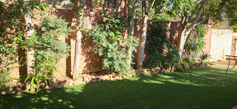 5 Bedroom Property for Sale in Langenhovenpark Free State